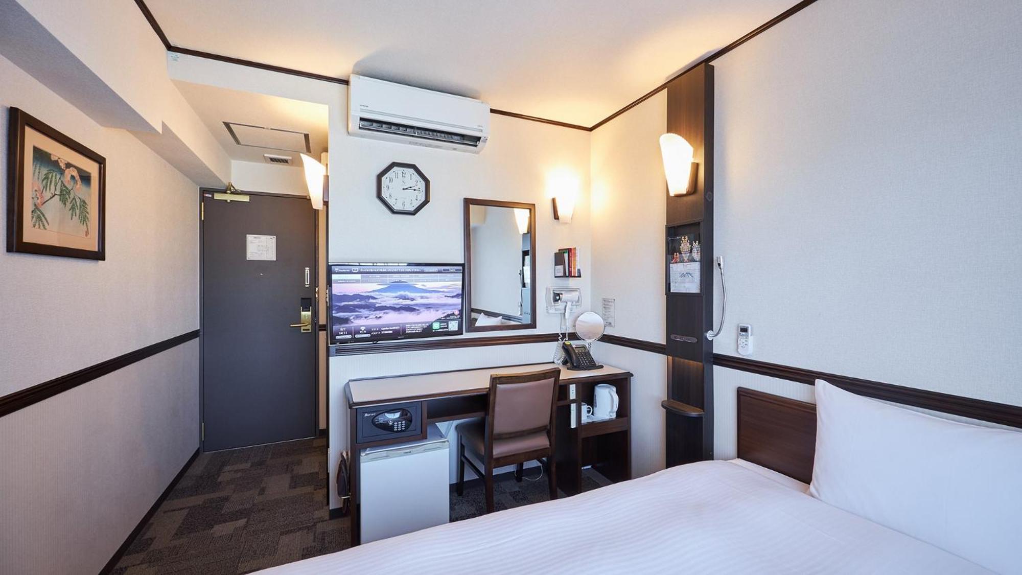 Toyoko Inn Tsu Eki Nishi Guchi Buitenkant foto